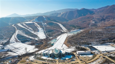 <p>　　俯瞰滑雪場?！”緢笥浾摺↑h碩　攝</p>