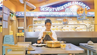    寧夏辣糊糊陪著一代又一代年輕人度過難忘的學(xué)生時(shí)代。