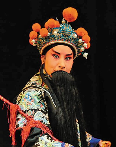 <p>　　屈連英在演出中。</p><p>　　（圖片由受訪者提供）</p>