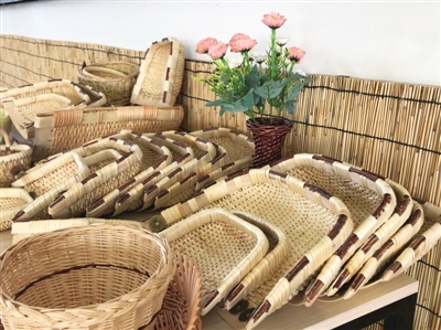     草編是鹽池縣又一文創(chuàng)產(chǎn)品。