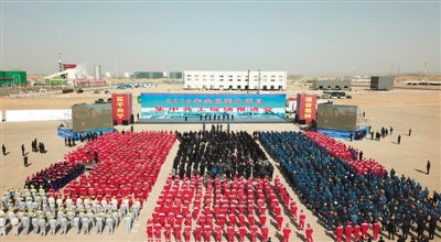 <p>　　2019年全區(qū)重大項(xiàng)目集中開(kāi)工現(xiàn)場(chǎng)推進(jìn)會(huì)。我區(qū)以工業(yè)園區(qū)為載體，突出主導(dǎo)產(chǎn)業(yè)、優(yōu)勢(shì)產(chǎn)業(yè)，推動(dòng)產(chǎn)業(yè)鏈縱向延伸、產(chǎn)業(yè)間橫向耦合、園區(qū)間協(xié)調(diào)聯(lián)動(dòng)，打造規(guī)模體量大、延伸配套好、帶動(dòng)能力強(qiáng)的產(chǎn)業(yè)集群，形成全區(qū)產(chǎn)業(yè)發(fā)展的基本格局、引領(lǐng)全區(qū)產(chǎn)業(yè)轉(zhuǎn)型升級(jí)、發(fā)展壯大。</p>