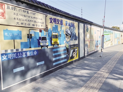 <p>　　改造后的背街小巷成為亮麗風(fēng)景。本報(bào)記者　徐佳敏　攝</p>