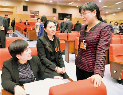 <p>　　3位女代表討論交流。</p>