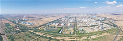<p>　　俯瞰寧東能源化工基地。本報(bào)記者　左鳴遠(yuǎn)　錢建忠　攝</p>