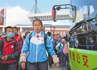 <p>　　盤山路，富民路。</p>