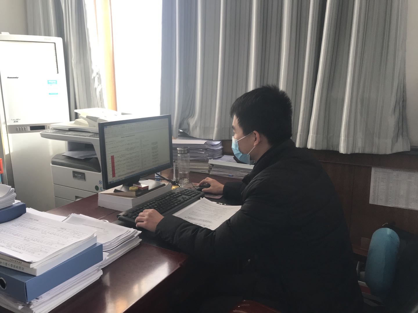 楊銳統(tǒng)計(jì)防疫相關(guān)信息.jpg