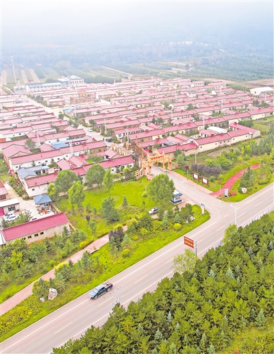     依托六盤山國家森林公園、老龍?zhí)毒皡^(qū)等生態(tài)資源，涇源縣大力發(fā)展農(nóng)家樂，帶動村民增收致富。